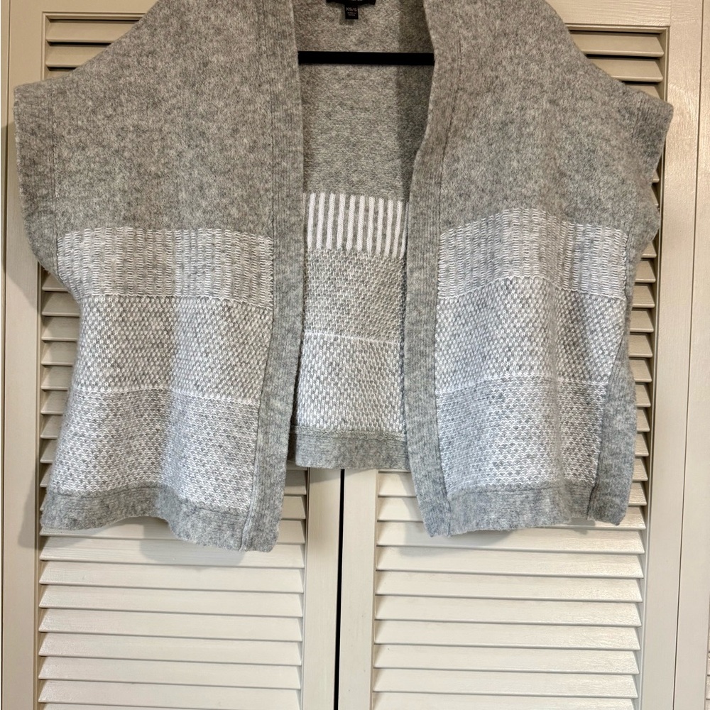 Banana Republic Gray and White  Sweater